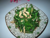 韭菜炒鸡肉的做法