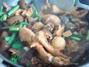 干锅鸡腿海参的做法