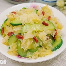银耳枸杞炒黄瓜的做法 银耳枸杞炒黄瓜的做法