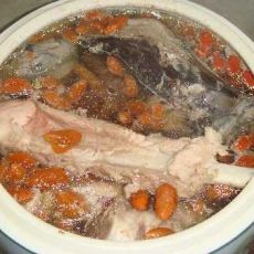 太子参杞子炖乌鸡的做法
