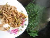 豇豆炒肉丝的做法