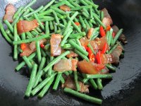 豇豆炒腊肉的做法