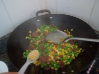 玉米炒腊肠的做法
