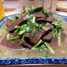 羊血炒韭菜的做法 羊血炒韭菜的做法