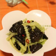芹香黑木耳的做法