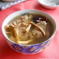 五指毛桃煲猪骨的做法 五指毛桃煲猪骨的做法
