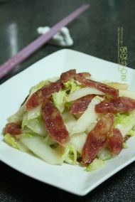 腊肠炒白菜的做法