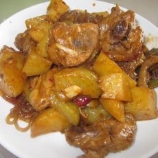 土豆茄子炖鸡腿的做法 土豆茄子炖鸡腿的做法