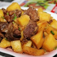 五香土豆焖牛肉的做法 五香土豆焖牛肉的做法