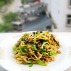 青椒土豆炒肉丝的做法 青椒土豆炒肉丝的做法