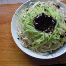 夏天简易—炸酱面的做法 夏天简易—炸酱面的做法