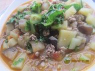 土豆茄丁白菜盖面的做法