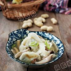 菌菇汤元宝水饺的做法 菌菇汤元宝水饺的做法