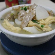 鱼饼萝卜汤的做法 鱼饼萝卜汤的做法