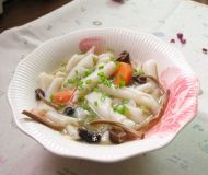 茶树菇米粉皮的做法