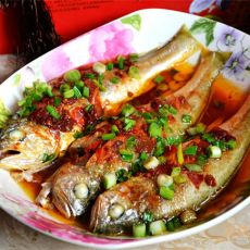 豆瓣辣酱蒸小黄鱼的做法 豆瓣辣酱蒸小黄鱼的做法