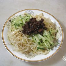 手工炸酱面的做法 手工炸酱面的做法