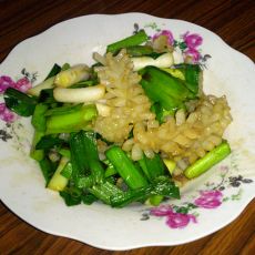 青蒜炒鱿鱼卷的做法 青蒜炒鱿鱼卷的做法