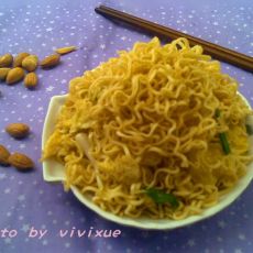 鸡蛋炒面条的做法 鸡蛋炒面条的做法