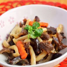 白玉菇烩海参的做法