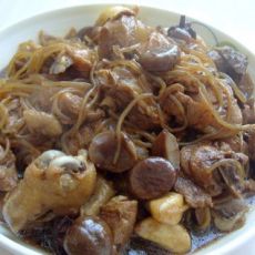 板栗粉条烧鸡肉的做法