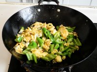 蛤肉辣椒炒鸡蛋的做法