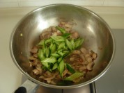 黄瓜肉片炒口蘑的做法