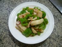 青椒炒鱿鱼的做法