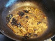 木耳肉片手擀面的做法
