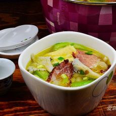 秀珍菇豆腐泡腊肉煲的做法 秀珍菇豆腐泡腊肉煲的做法