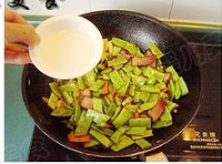 腊肉炒油豆角儿的做法