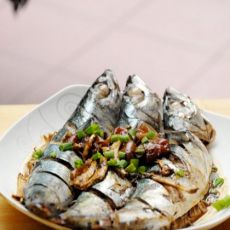 酸梅煮鲅鱼的做法