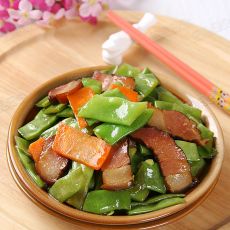 腊肉炒油豆角儿的做法 腊肉炒油豆角儿的做法