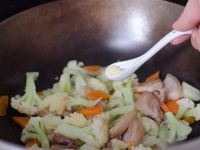 花菜炒肉的做法