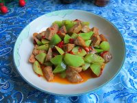 莴笋炒鱼丸的做法
