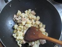 五花肉炒菜花的做法