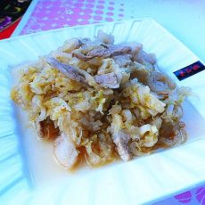 五花肉煨酸菜的做法 五花肉煨酸菜的做法