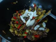 酸笋炒鸡珍的做法
