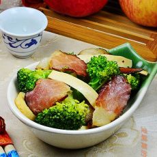 西兰花茶干炒腊肉的做法 西兰花茶干炒腊肉的做法