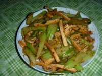 香辣芹菜炒熏干的做法