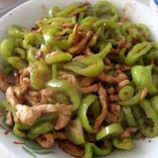 简易尖椒肉丝的做法 简易尖椒肉丝的做法