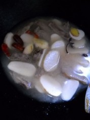 家常芋艿烧鸭翅的做法