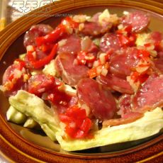 剁椒腊肠蒸茄子的做法