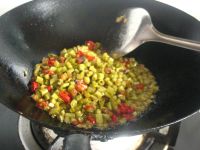 酸豆角炒腊肉的做法