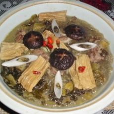 酸菜粉丝炖腐竹的做法 酸菜粉丝炖腐竹的做法