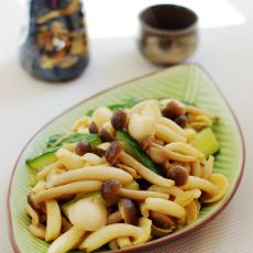 黄瓜炒双菇的做法