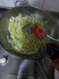 醋溜白菜丝的做法