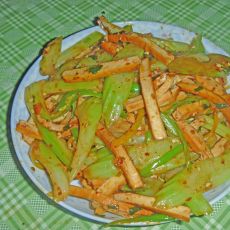 香辣芹菜炒熏干的做法 香辣芹菜炒熏干的做法