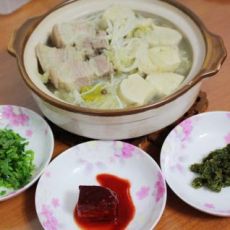 东北酸菜白肉锅的做法 东北酸菜白肉锅的做法