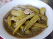 开胃美食--酸黄瓜炒肉的做法